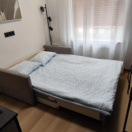 Modern In Centre Apartment *
